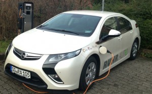 Frischer Wind für das Carsharing in Solingen. LeasePlan hat 20 Elektroautos vom Typ Opel Ampera an die dortige Drive-CarSharing geliefert. 