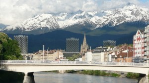 In der französischen Alpenmetropole Grenoble wird Carsharing bald mit dem Elektroauto realisiert. Als Partner wurde der japanische Automobilhersteller Toyota gewonnen.