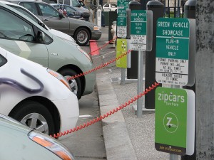 Umzug in Form einer Parade: der US- Carsharing -Anbieter Zipcar hat seine neue Firmenzentrale in Boston bezogen. 