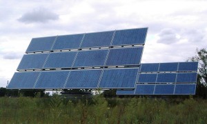 Neues Carsharing -Projekt: in Aachen wird eine Photovoltaik-Anlage auch zum Auftanken eines Elektroautos genutzt. 